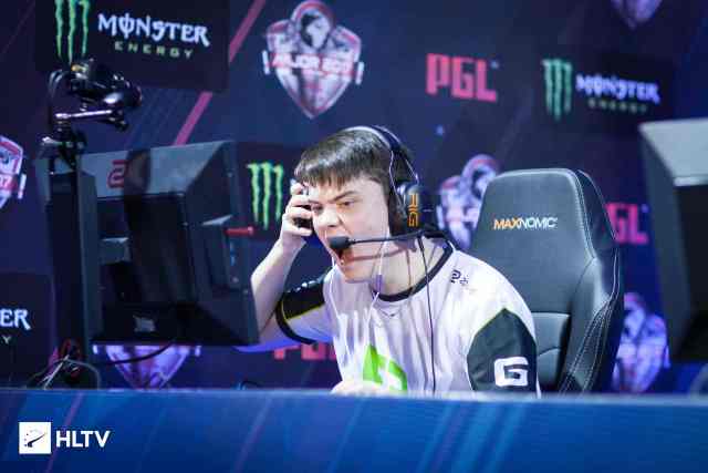 TA：阿莫林希望引进中场；曼联是否签门将取决于巴因迪尔未来