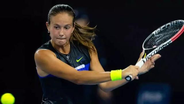 记者：兰克尔-泽经常在赛前要钱，首发迟迟不定也有他的原因