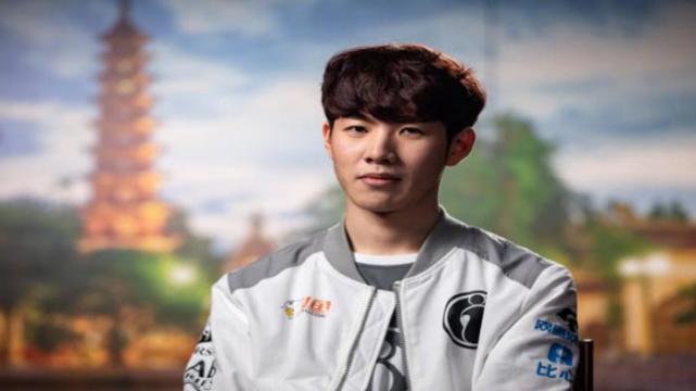 王大雷：九哥回来后带队打出了泰山精神，瓦科没拿金靴可惜