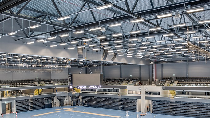 马绍尔抢断长传 浓眉不紧不慢上篮被基根-穆雷回防钉板大帽！