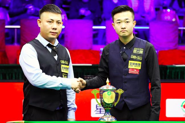 位父亲和儿 位父亲和儿